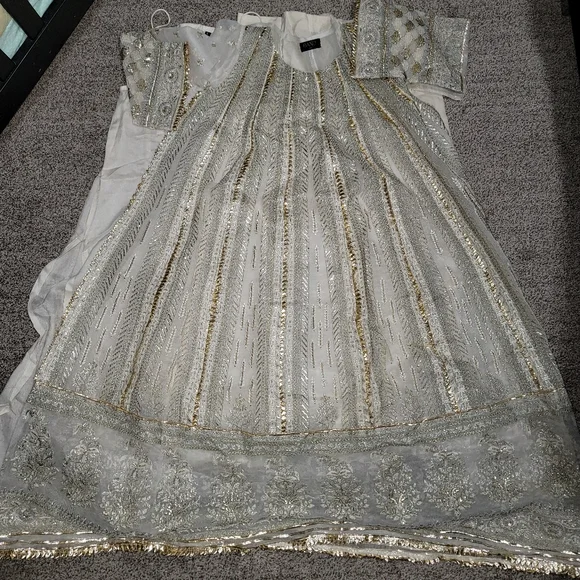 Bano Pakistani Designer Dress - Picture 5 of 12